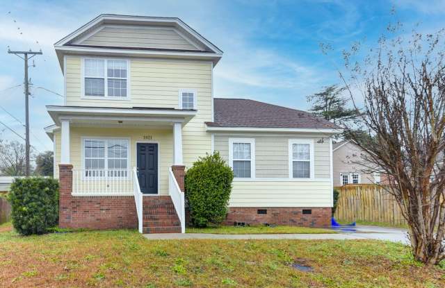 PRE-LEASE 2027-2028! 3-bedroom in student hotspot in Rosewood! Gallery 1