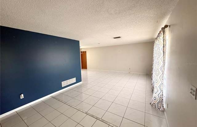 13 FLARESTONE Court Gallery 4