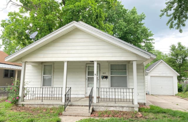 614 W 7th Ave - 614 West 7th Avenue, Hutchinson, KS 67501