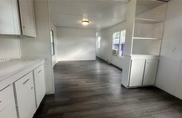 2961 Plumosa Ln Gallery 4