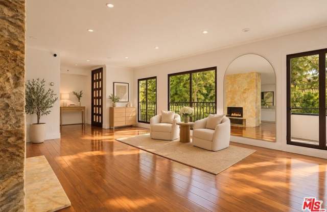 1229 N Wetherly Dr Gallery 4