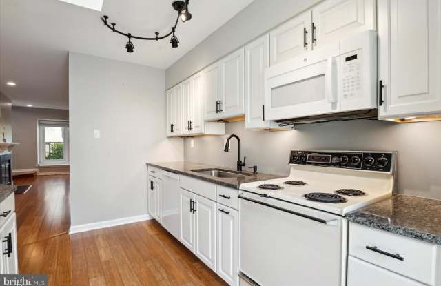 4008 FRANKLIN COURT Gallery 3