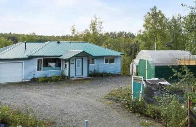 Spacious Home on Nearly 1 Acre in Quiet Wasilla Neighborhood! Gallery 1