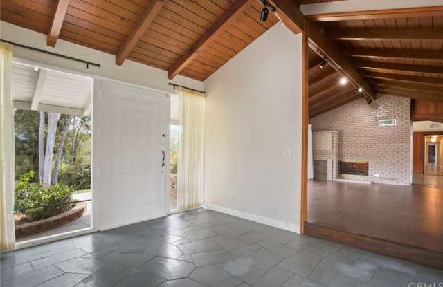 1075 N Richman Knoll Gallery 3