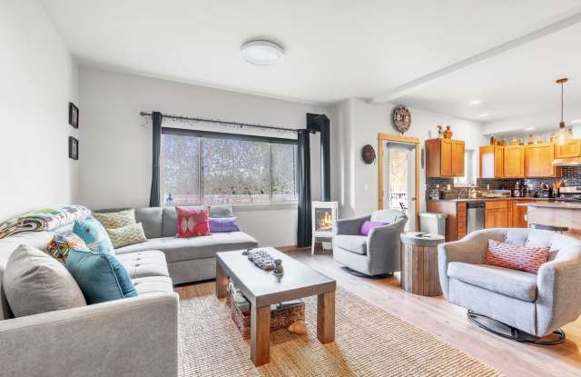 Furnished townhome w/ 2-car garage, backyard  EV charging photos photos