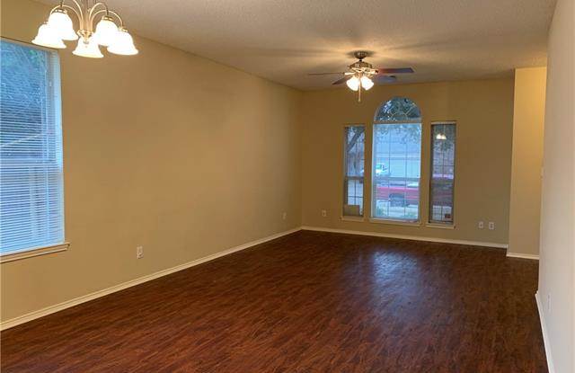 2417 Wildwood Lane Gallery 3