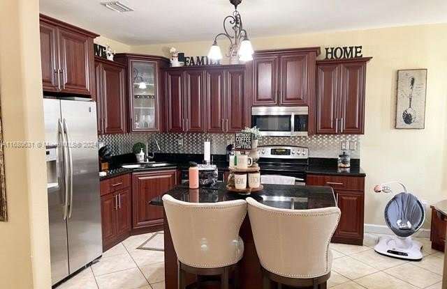 13550 SW 177th Ter Gallery 4