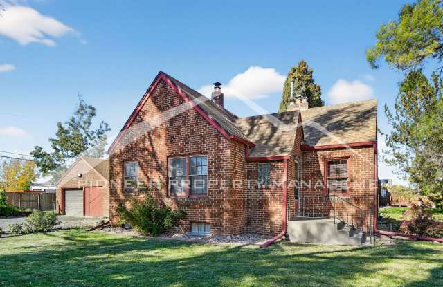 Charming Home with Washer/Dryer and Fenced in Yard - 1401 Reed Street, Lakewood, CO 80214