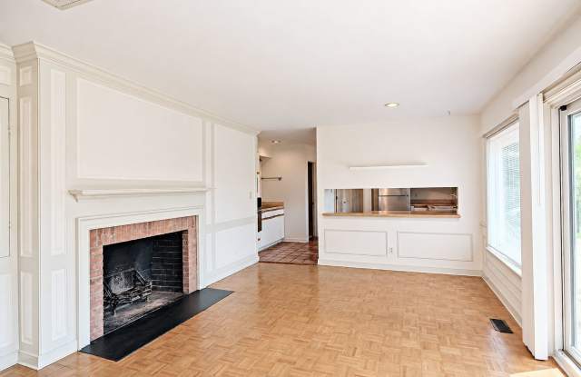 Peaceful and Private Pet-Friendly Home Gallery 1