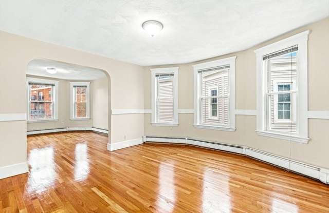 27 W Wyoming Avenue - 27 West Wyoming Avenue, Melrose, MA 02176