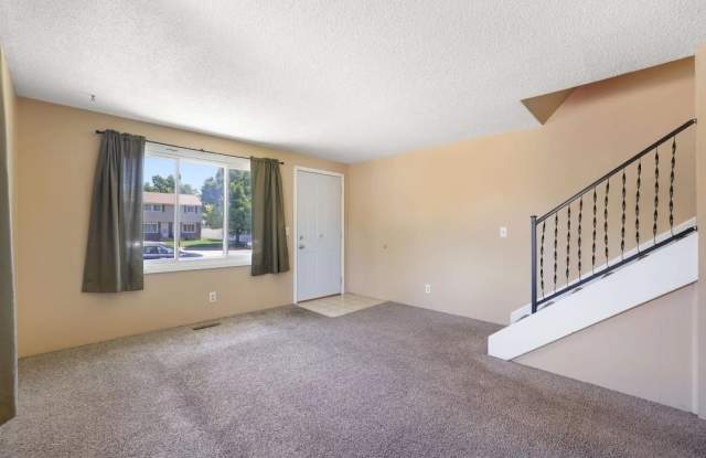 613 1/2 Thomas Dr Gallery 3