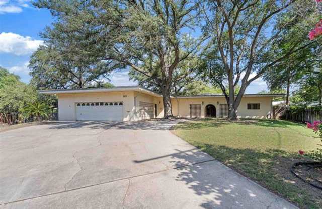 Beautifully Updated South Del Rio Home with Pool & Hacienda Charm photos photos Beautifully Updated South Del Rio Home with Pool & Hacienda Charm photos photos
