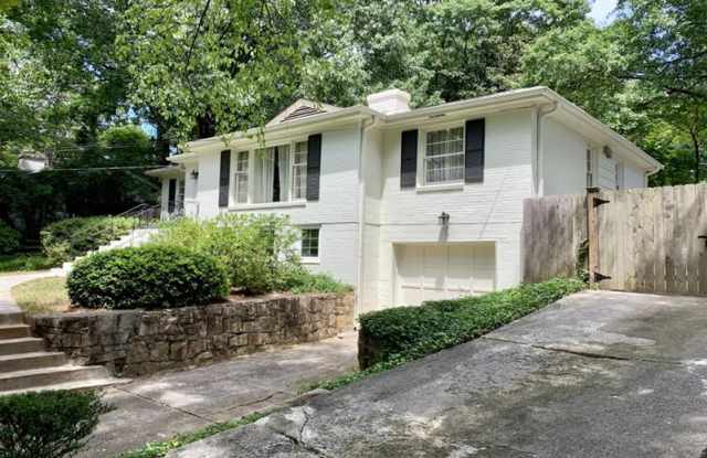 1821 Fernwood Road Gallery 2