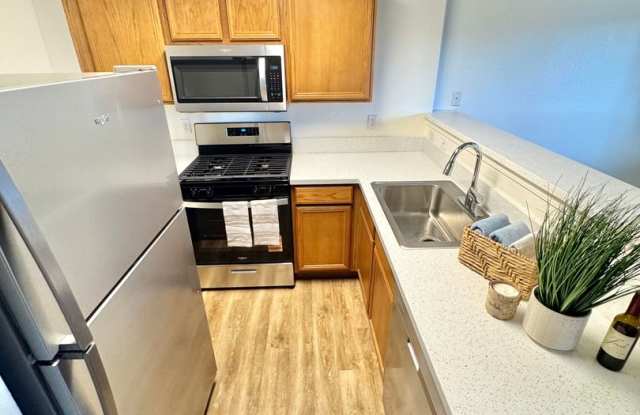 Beautiful 3 bedroom, 21/2 bath Townhome with a 2 car garage in Sparks photos photos