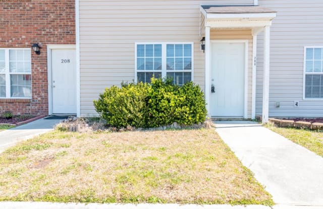 206 Pinegrove Court - 206 Pinegrove Court, Jacksonville, NC 28546
