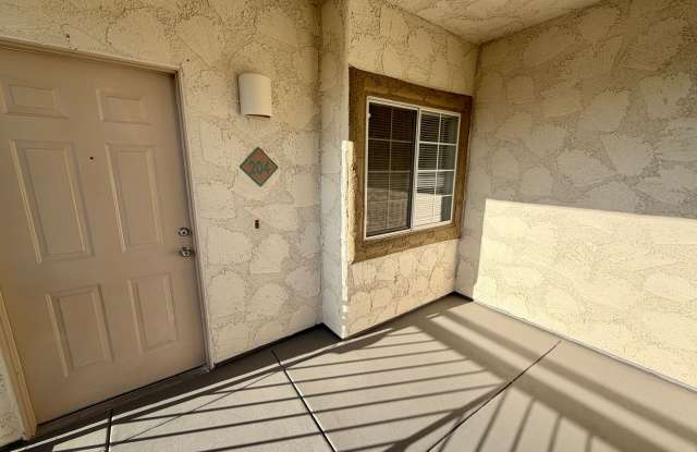 3 bedroom condo with 2 car garage Gallery 4