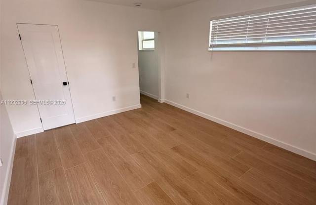 7035 NE 4th Ct photos photos