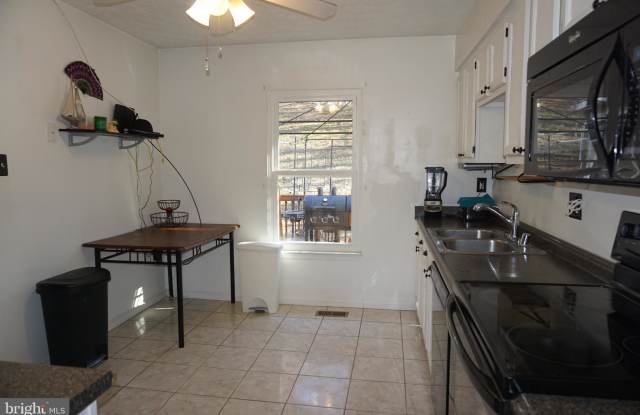 12525 SPRING DRIVE Gallery 4