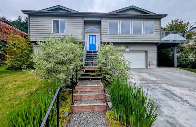 Partially furnished 3 bed/2ba home in West Juneau Gallery 1
