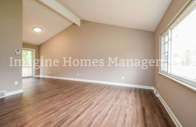 9400 Lawnfield Drive Gallery 3
