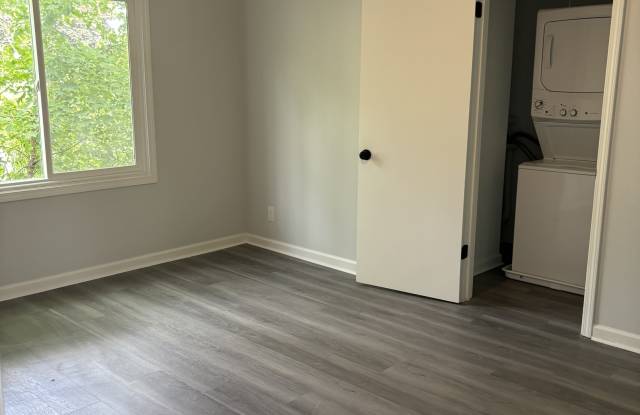 1313 Oakland Road Northeast#4 - 1313 Oakland Road Northeast, Cedar Rapids, IA 52402