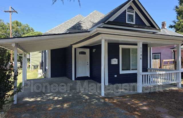 1136 SE Pine St photos photos
