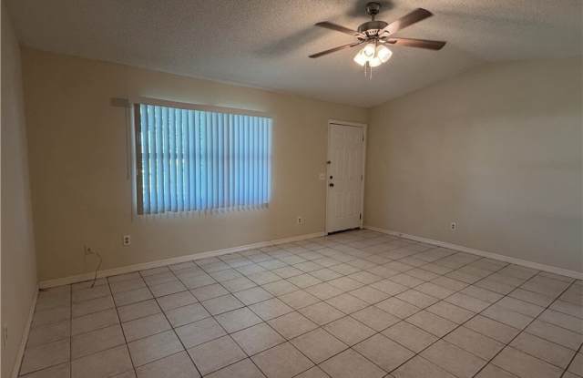 117 ADMIRAL CIRCLE B Gallery 3