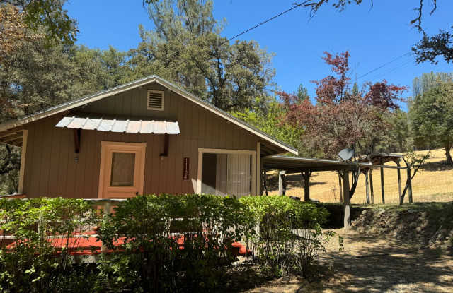 Cute Cottage just outside Nevada City- Peaceful Setting! photos photos