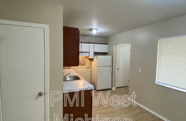 6081 In The Pines Dr SE Gallery 3