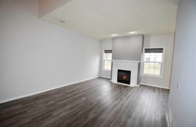 8016 Stratford Cir S Gallery 2