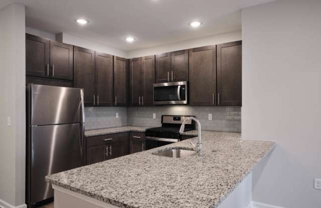 Pearl Pointe Apartments Gallery 2