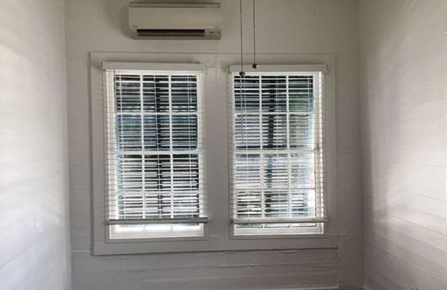 Old Town Location - 1 bed / 1 bath Apartment Gallery 3