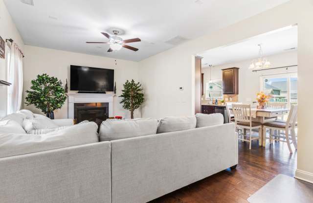 Towne Pointe Beauty Gallery 4