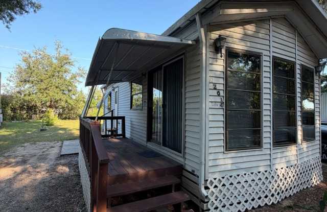 Thonotosassa 1 bed/ 1 bath Gallery 3
