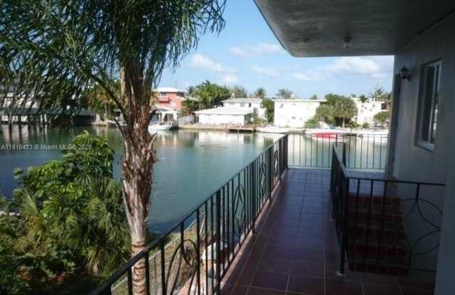 8415 Crespi Blvd photos photos