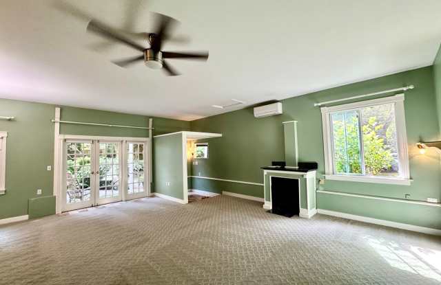 Charming oversized one bedroom cottage nestled quietly among a beautiful Bainbridge oasis Gallery 1