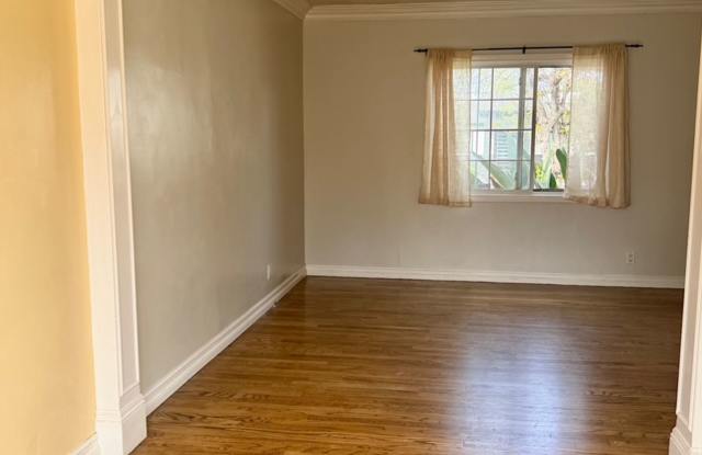 4bed/2bath  Encino home in quiet friendly neighborhood--Large yard Pets welcome Gallery 4