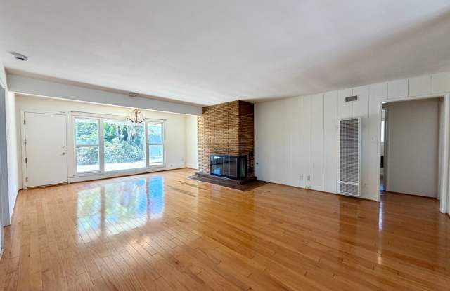Charming 3 bedroom 2 bath townhouse photos photos