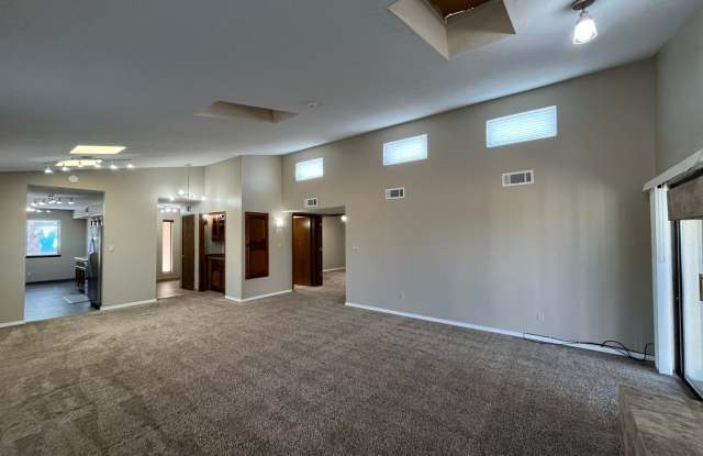 Lovely 2 Bedroom 2 Bathroom Home In The NE! Gallery 4