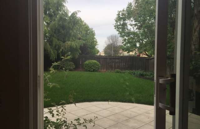 3 Bed 2.5 Bath Single Family Home In Brentwood photos photos