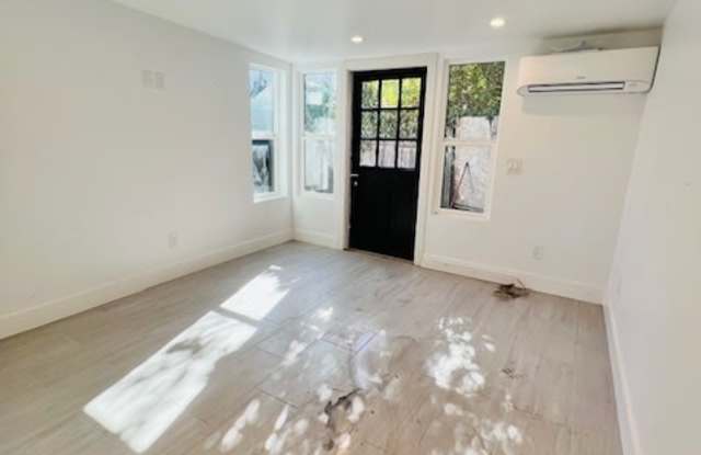 1382 Summit Avenue Gallery 3