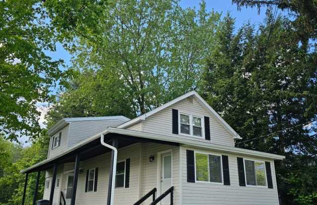Stunning 4 Bed 2 Bath Single Family Rental ($2500) Waterloo photos photos