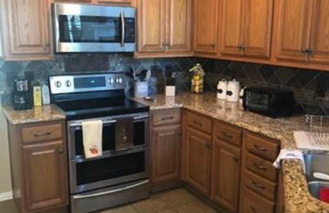 2906 Greenway Drive Gallery 4