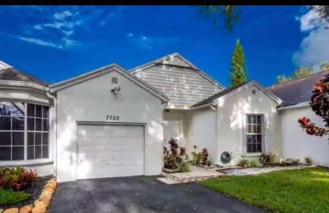 7705 FOREST GREEN Lane Gallery 4
