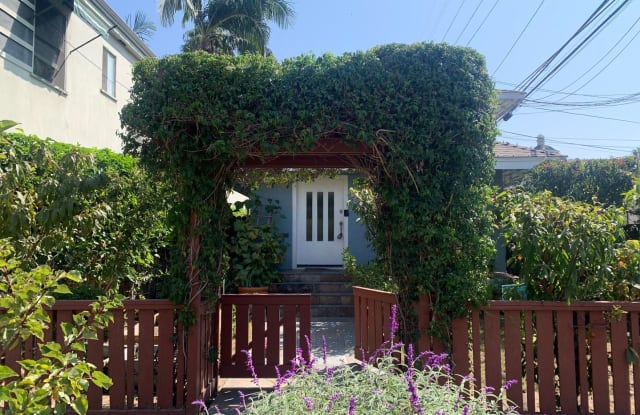 30 Esperanza Ave - 30 Esperanza Avenue, Long Beach, CA 90802