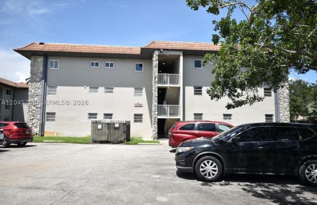 13900 Lake Placid Ct Gallery 1