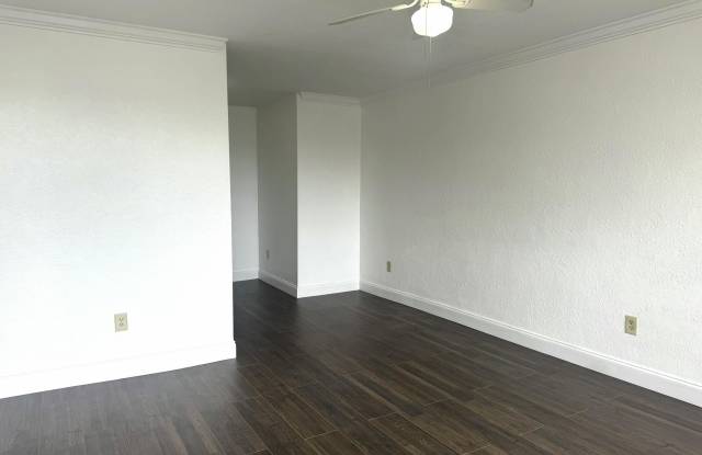 673 SW 7th Street Gallery 1