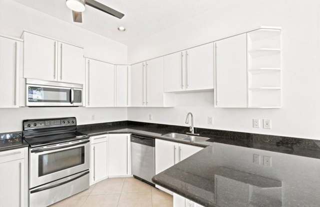 1224 NE 18th Avenue 1, Fort Lauderdale, FL 33304 - 2445 Gallery 4