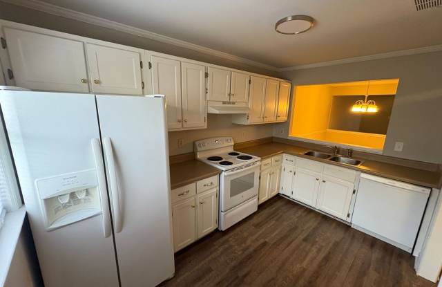 AVAILABLE FOR IMMEDIATE MOVE IN! Gallery 4