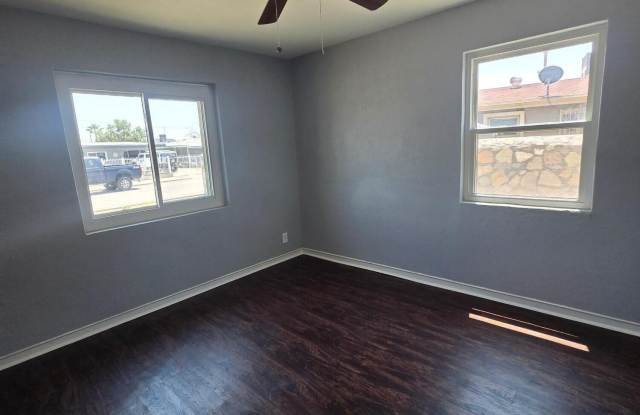 323 Mary Jeanne Lane Gallery 2
